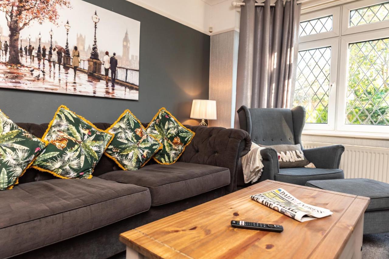 Cheerful 3-Bedroom Douglas House With Patio Southampton Esterno foto