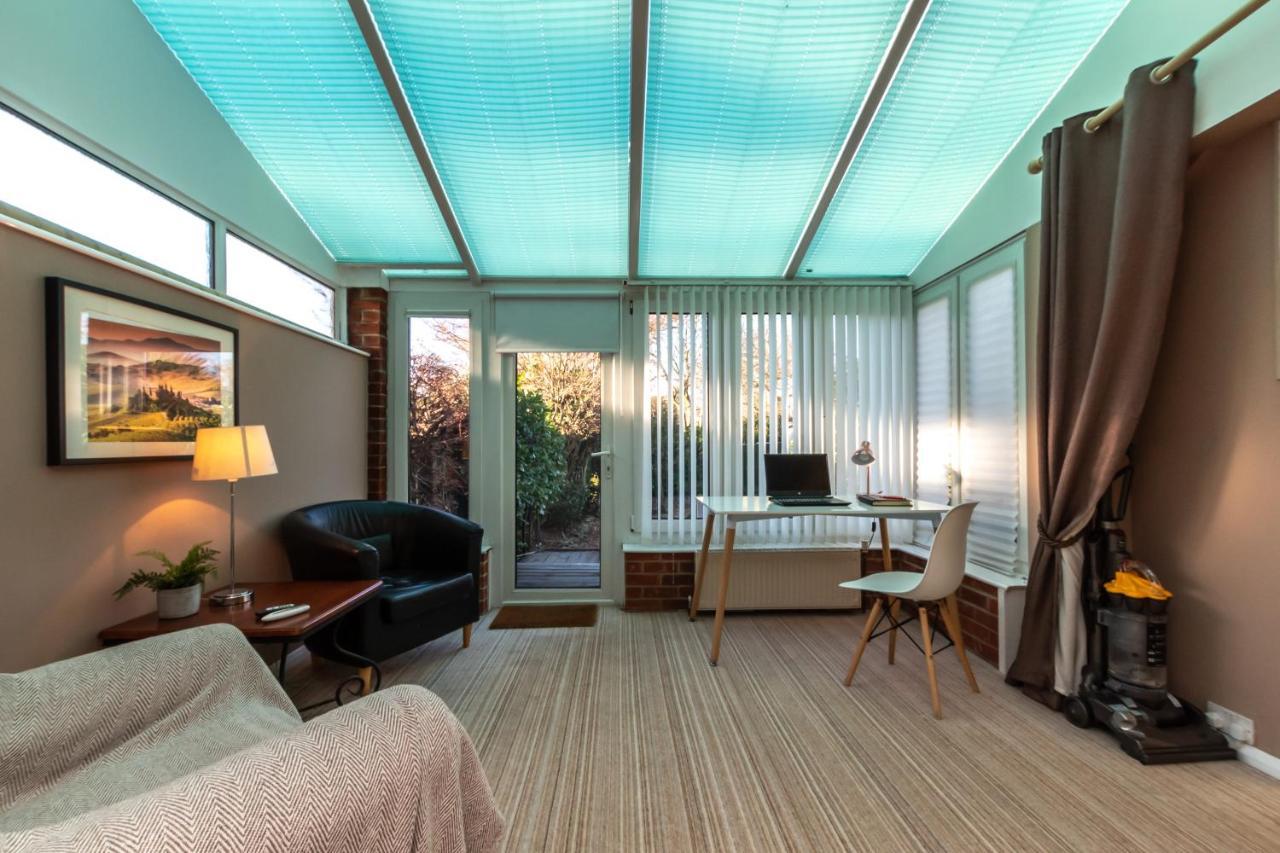Cheerful 3-Bedroom Douglas House With Patio Southampton Esterno foto
