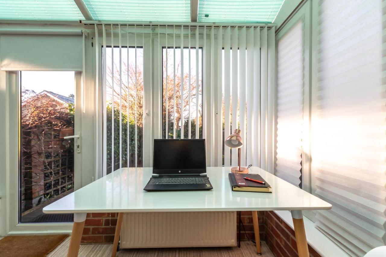Cheerful 3-Bedroom Douglas House With Patio Southampton Esterno foto