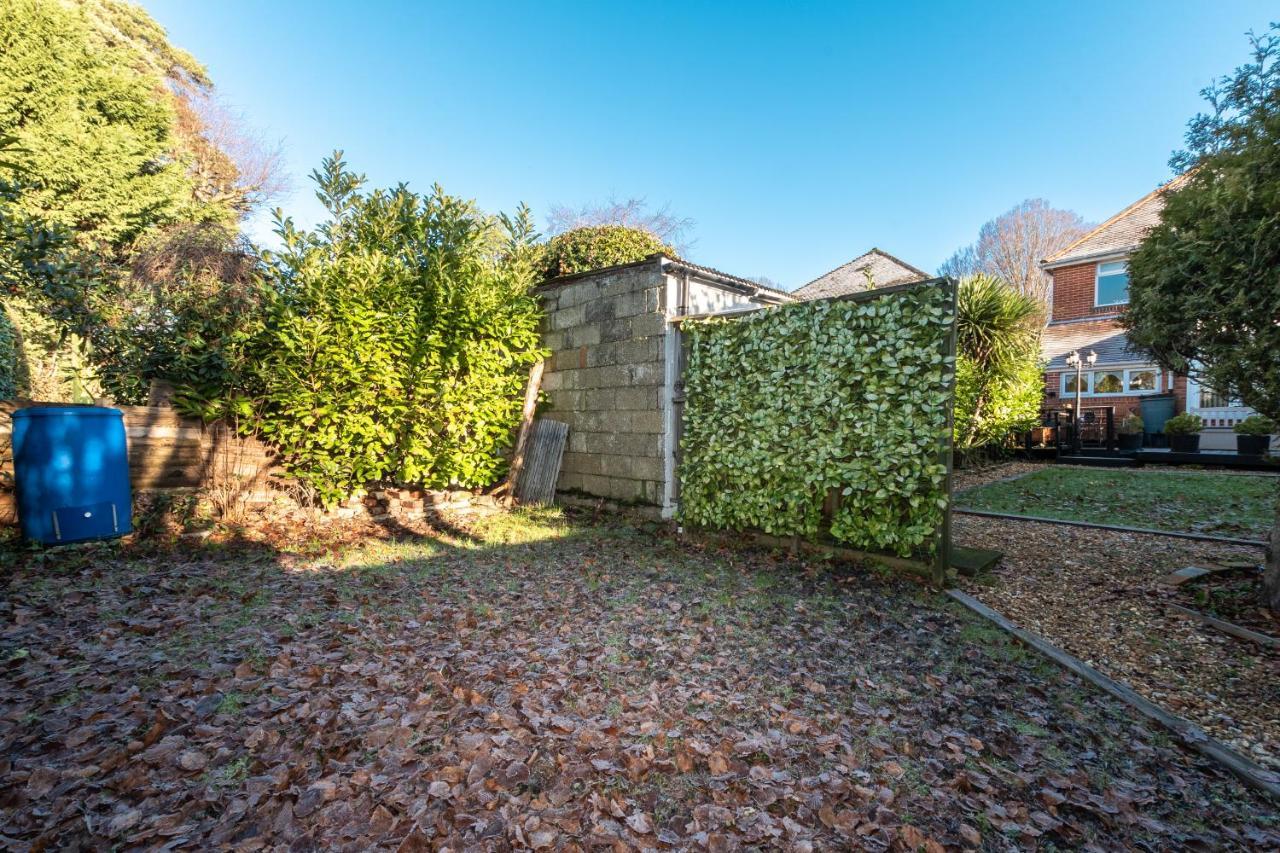 Cheerful 3-Bedroom Douglas House With Patio Southampton Esterno foto