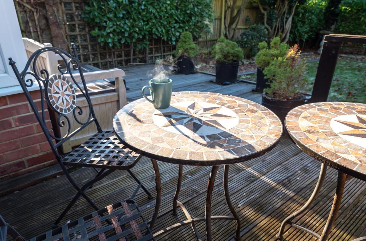 Cheerful 3-Bedroom Douglas House With Patio Southampton Esterno foto