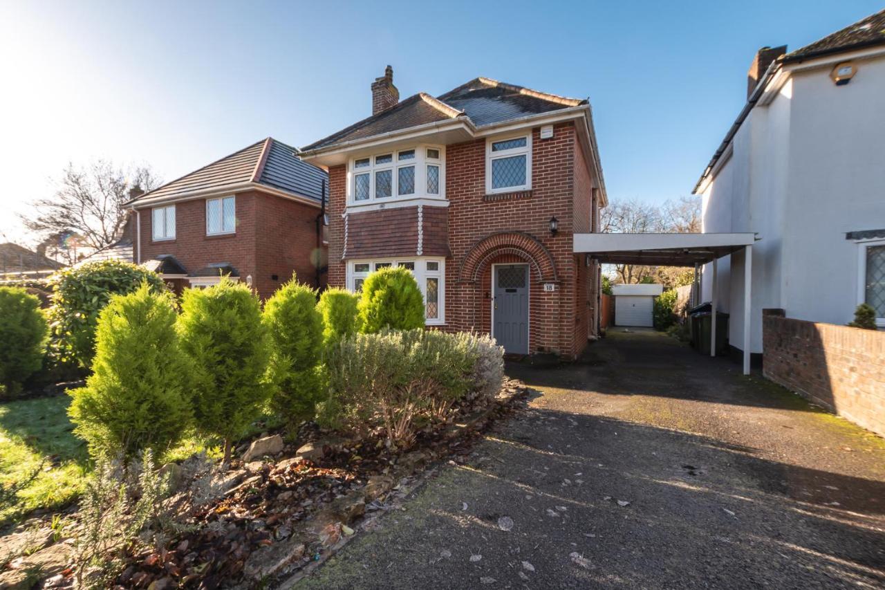 Cheerful 3-Bedroom Douglas House With Patio Southampton Esterno foto