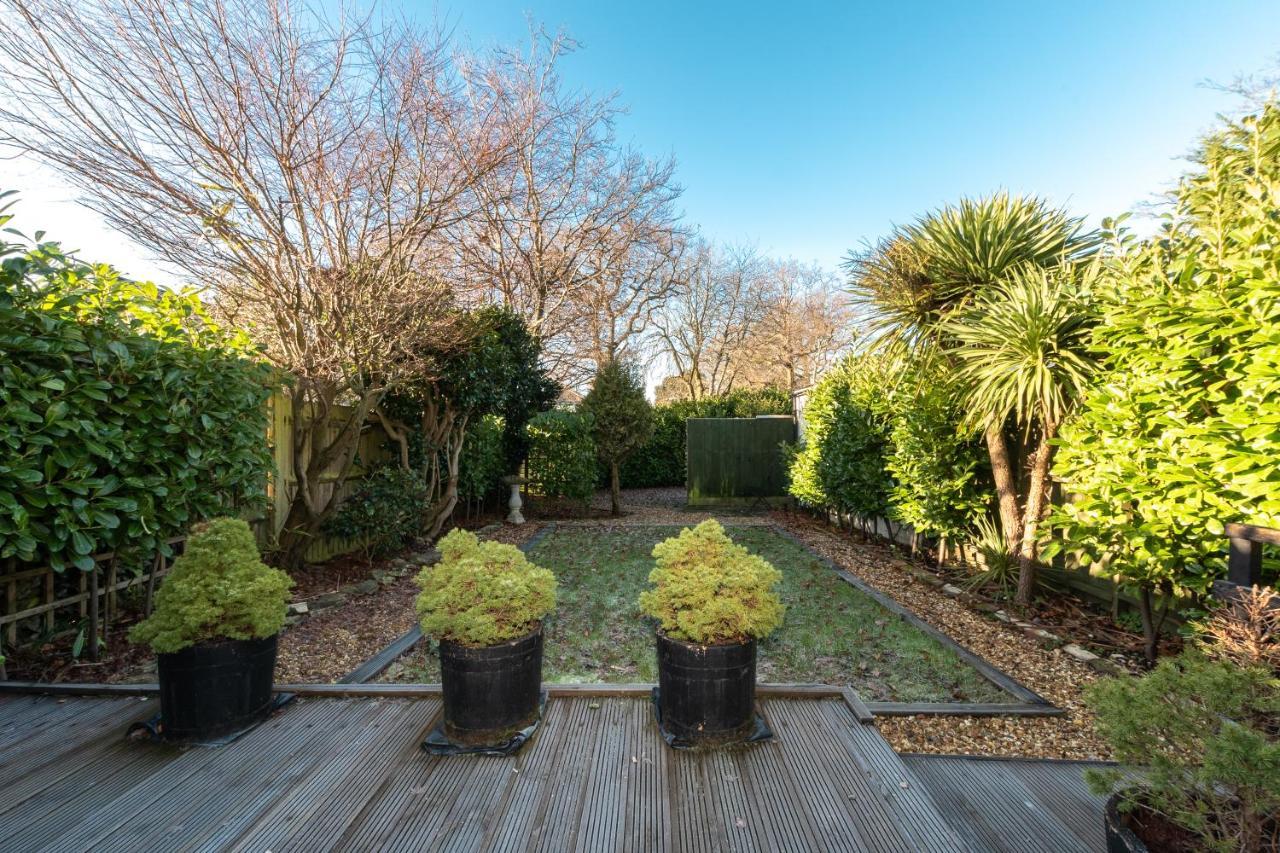 Cheerful 3-Bedroom Douglas House With Patio Southampton Esterno foto