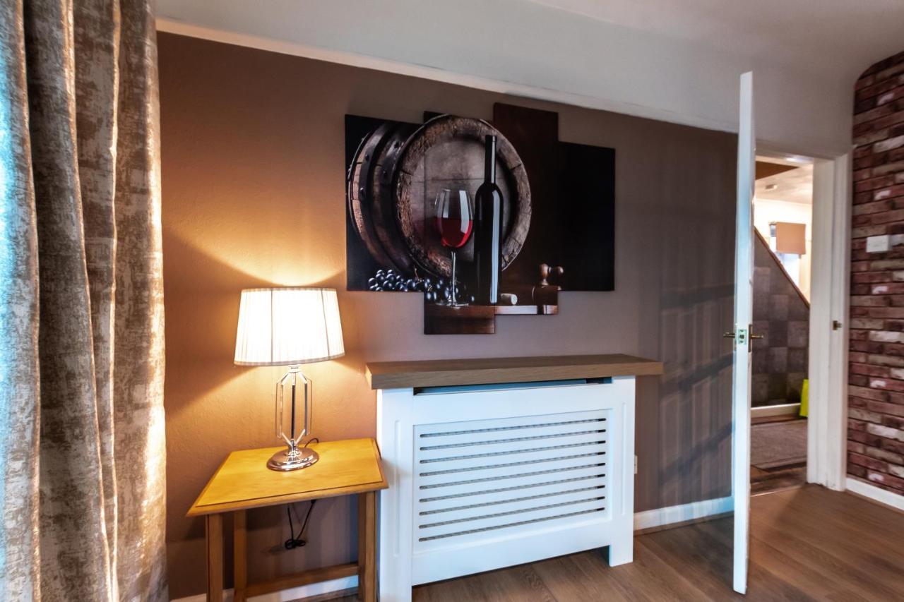 Cheerful 3-Bedroom Douglas House With Patio Southampton Esterno foto