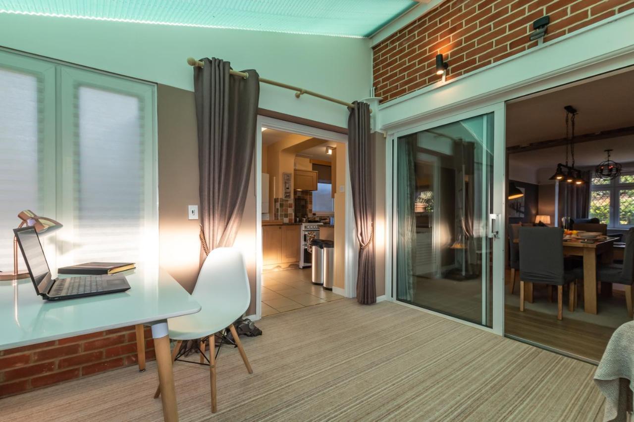 Cheerful 3-Bedroom Douglas House With Patio Southampton Esterno foto