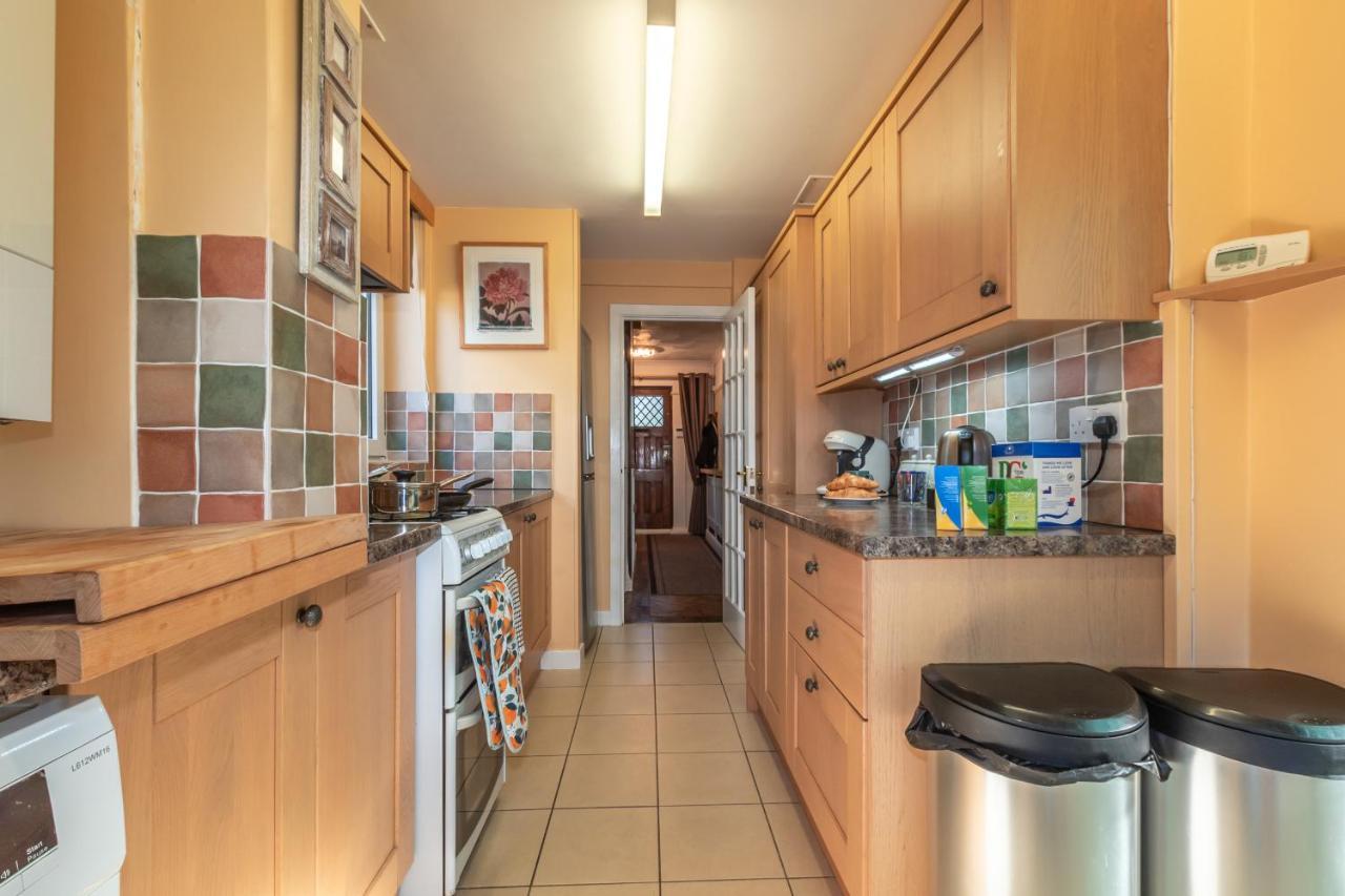 Cheerful 3-Bedroom Douglas House With Patio Southampton Esterno foto